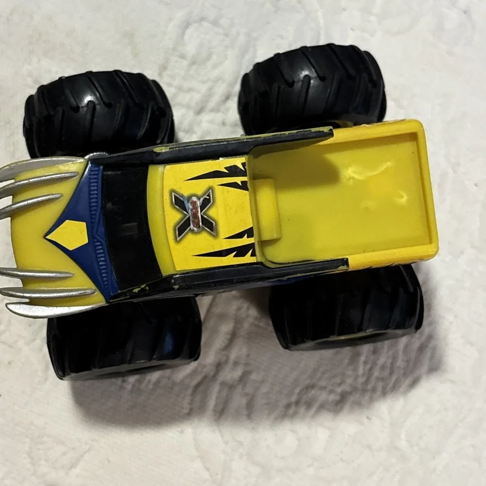 Hot Wheels Monster Jam Wolverine Truck 1:64 Scale Marvel